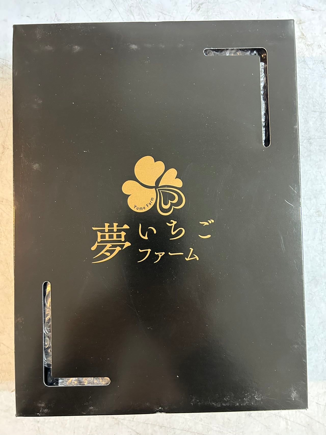 最高級ピンク イチゴ  PREMIUM JAPANESE PINK STRAWBERRY